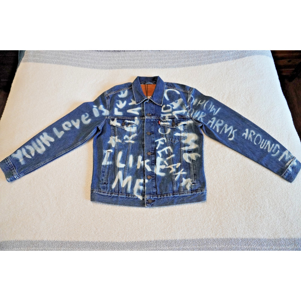 Levi's The Trucker Jacket Standard Fit Typographic Printed Graffiti Denim Size M